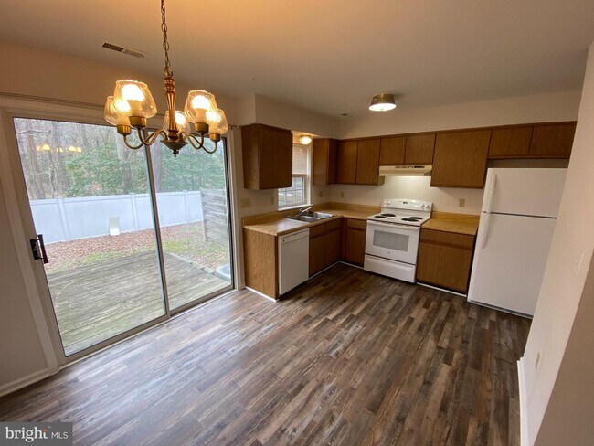 Foto del edificio - 5230 King's Wood Ln