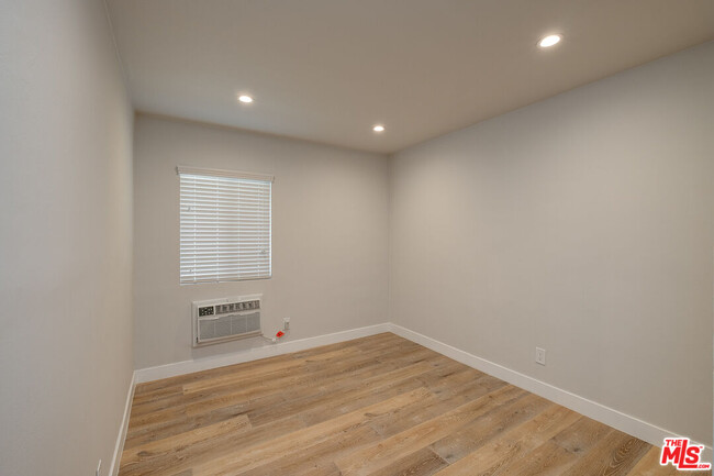 Foto del edificio - 4703 W St Charles Pl