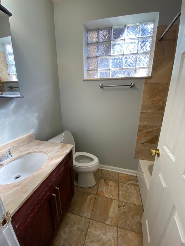 Primary Photo - 3933 W Lexington St