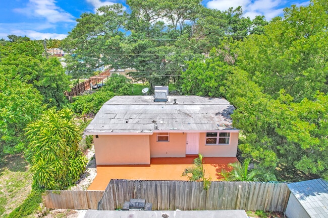 Photo - 2435 Plunkett St House