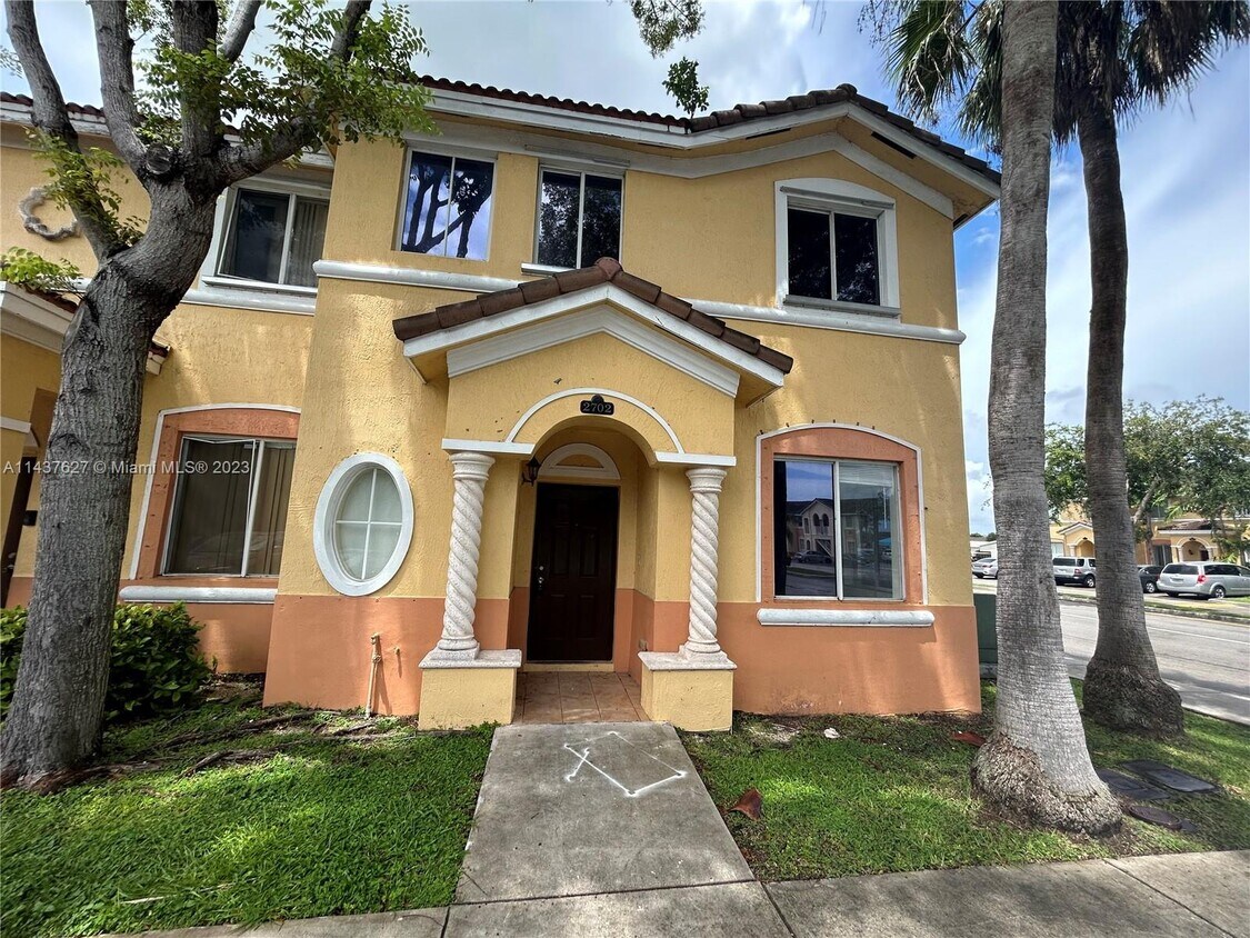 Primary Photo - 2702 SE 15th Pl