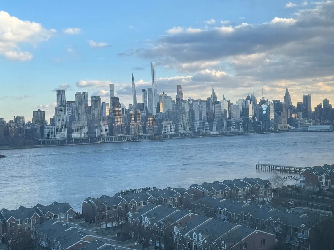 Foto principal - 7004 JFK Blvd E