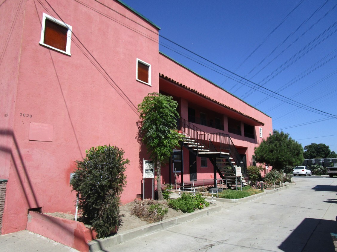 Primary Photo - 3610-3620 Santa Fe Ave