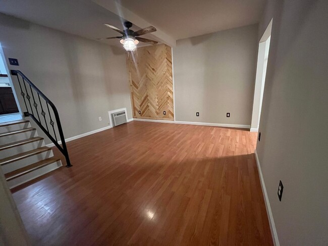 Building Photo - 3 Bed 2 Bath Home
