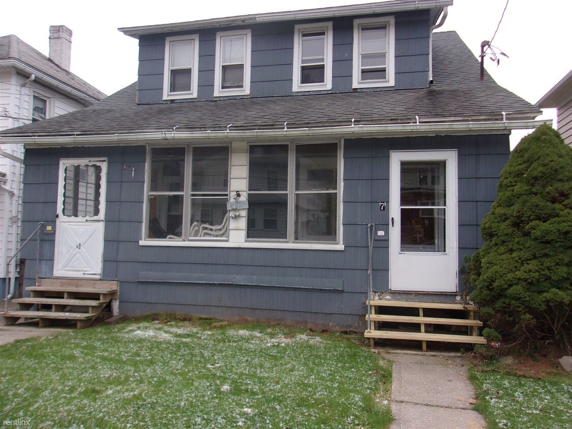 Primary Photo - 2 br, 1 bath Duplex - 7 Seymour St