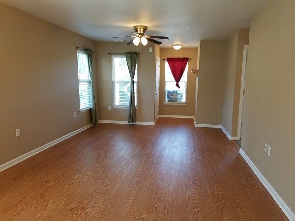 Foto del edificio - 1495 Harpers Inlet Dr