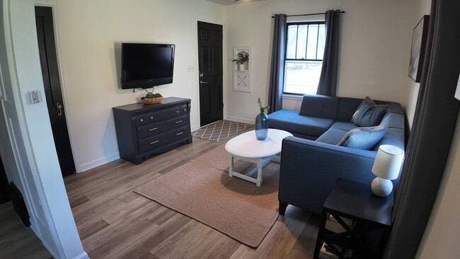 Foto del edificio - 1420 E 9th St