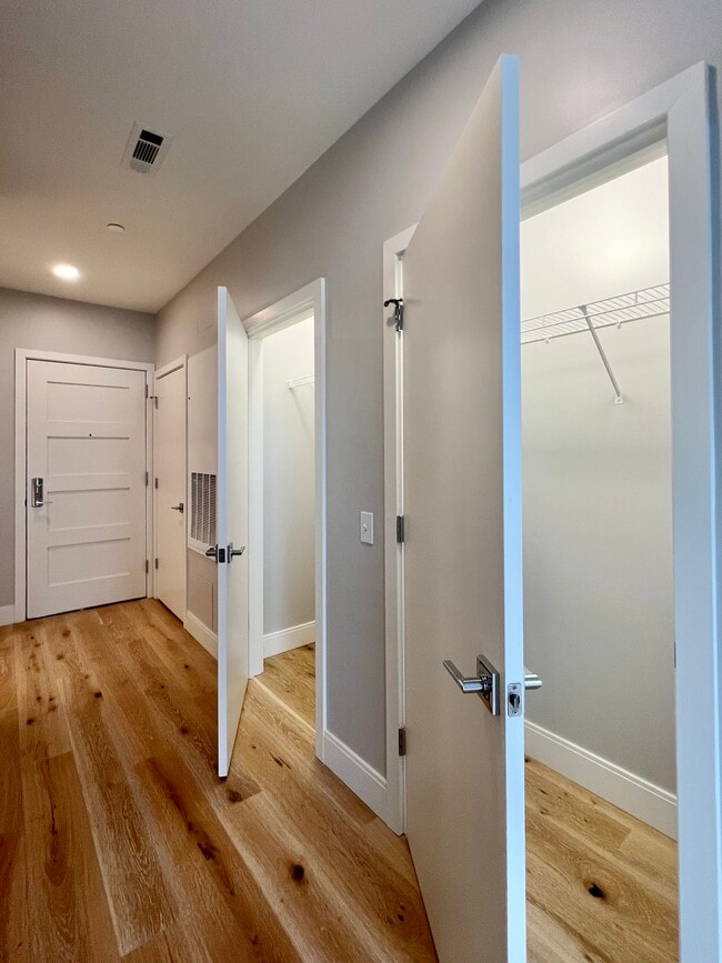 Building Photo - 191 Washington St