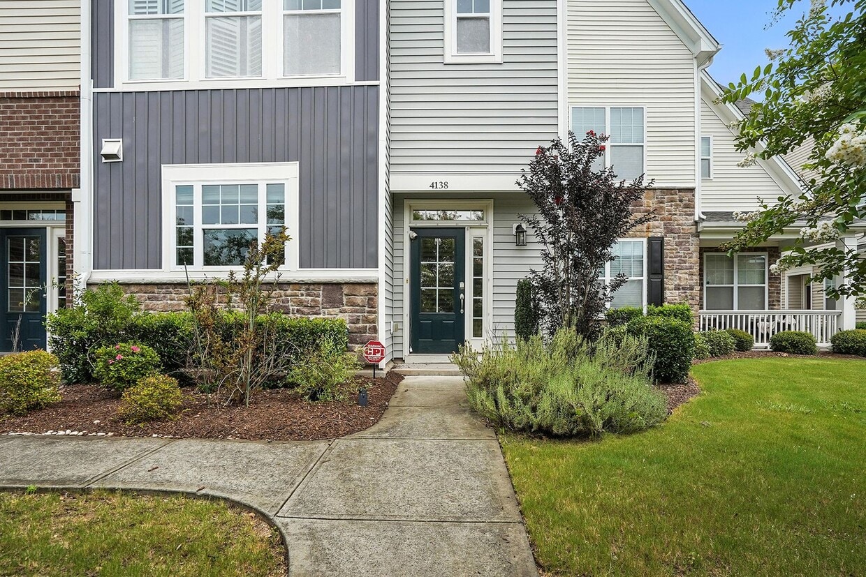Primary Photo - ABSOLUTELY GEORGOUS 2 STORY TOWNHOUSE IN CARY
