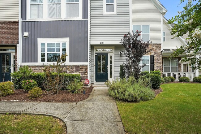 ABSOLUTELY GEORGOUS 2 STORY TOWNHOUSE IN CARY - ABSOLUTELY GEORGOUS 2 STORY TOWNHOUSE IN CARY