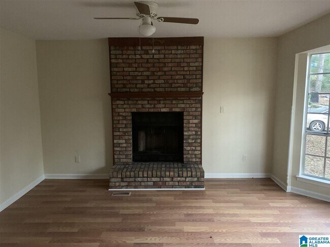 Building Photo - 821 7 Springs Dr