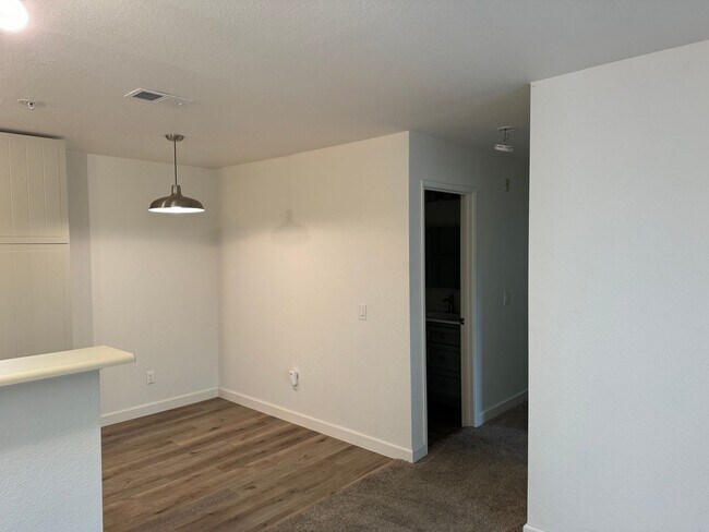 Foto del edificio - Adorable 2-bedroom 1 full bath and 1 car g...