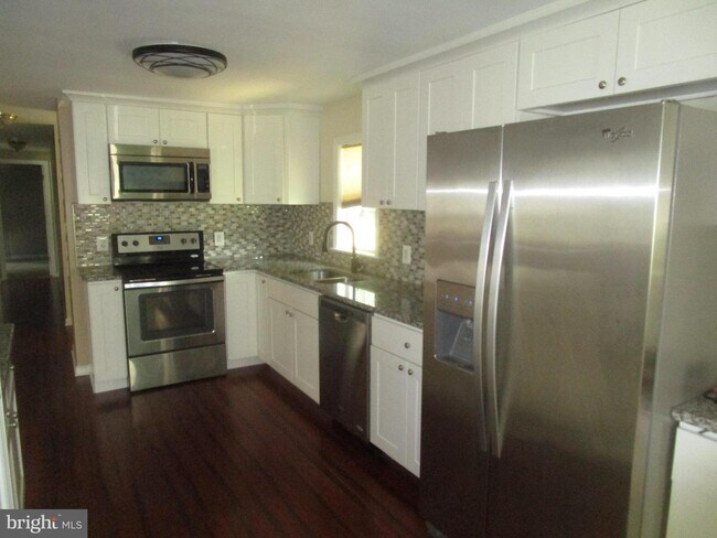 Foto del edificio - 43175 Coles Dr