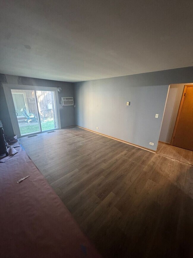 Foto del edificio - 1671 Maple Ln
