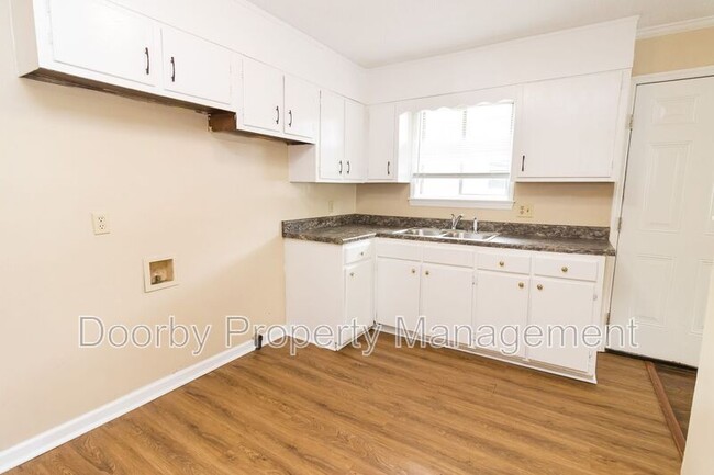 Building Photo - 807 Henderson Ave