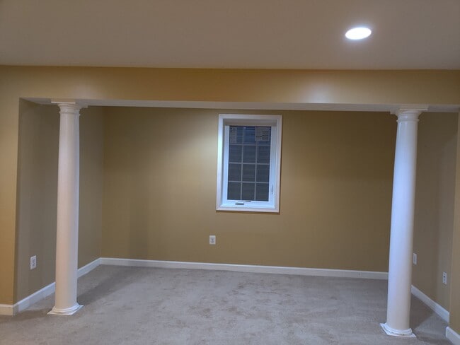 Building Photo - 8400 Hessian Hill Ct