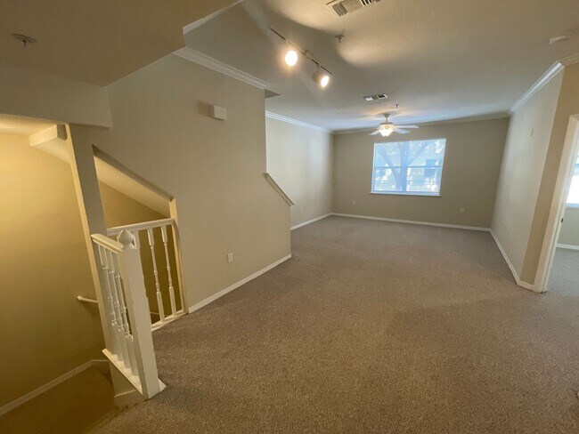 Building Photo - 2BR/2BA Visconti Townhome with 2-Car Garag...