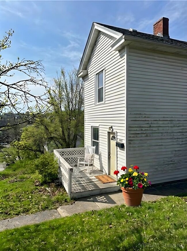 Foto del edificio - 3 bed/1 bath Single Family Home Clairton, PA