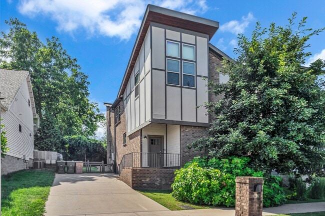 Building Photo - 1696 Carvell Ave