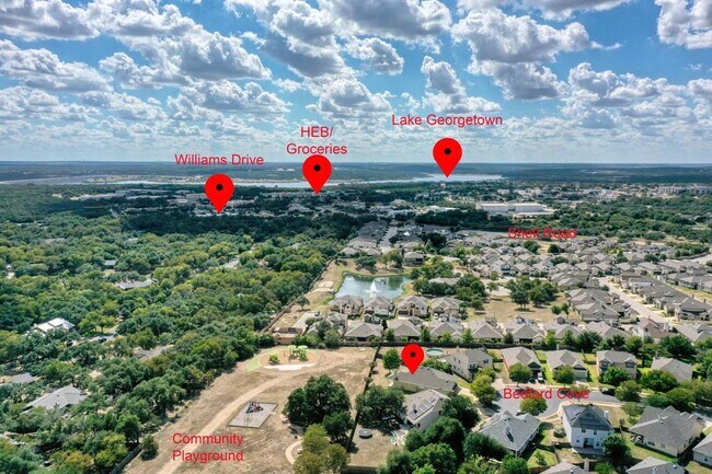 Foto del edificio - 811 Bedford Ct
