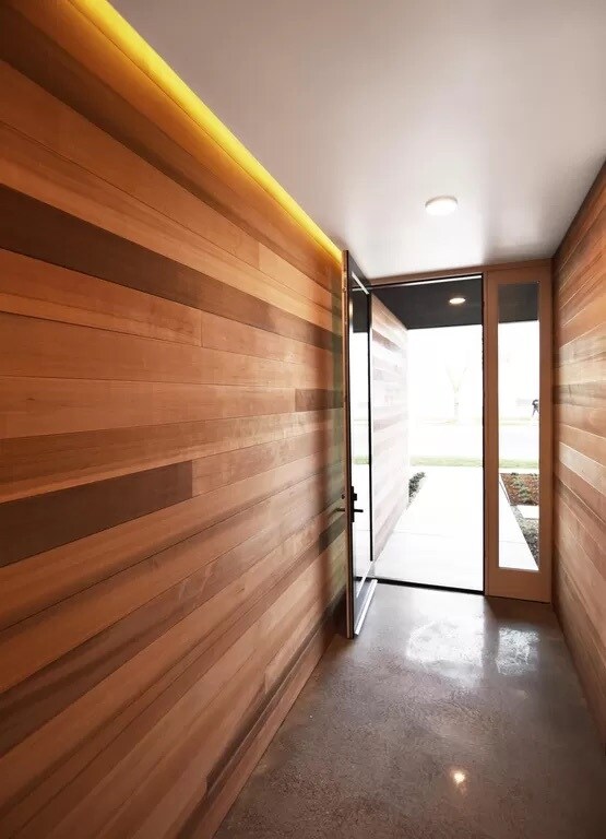 Entryway - 1808 27th St