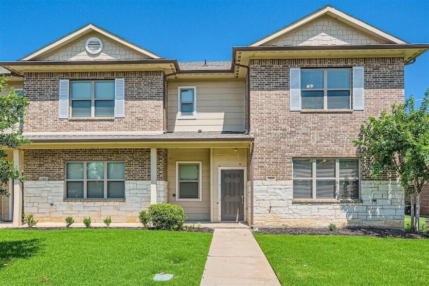 1425 Lake Crest Lane Townhome Rentals in Lewisville TX