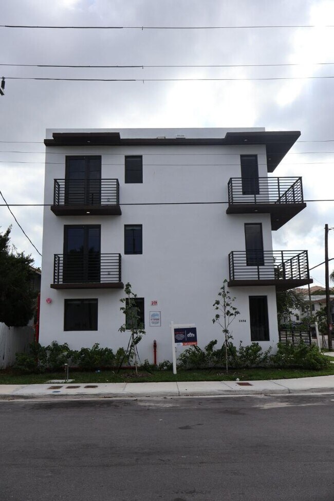 Foto del edificio - 1376 SW 4th St