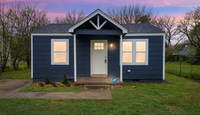 Building Photo - 2 Bed / 1 Bath in Tulsa!