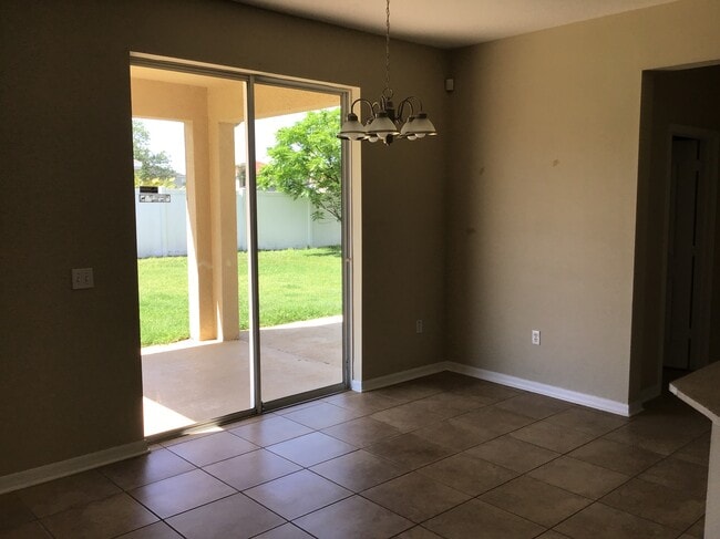 Foto del edificio - 2012 Bearing Ln