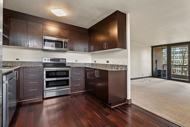 Building Photo - $100 OFF FOR THE FIRST 4 MONTHS: 2BD/2BTH Condo Unit in Downtown Portland