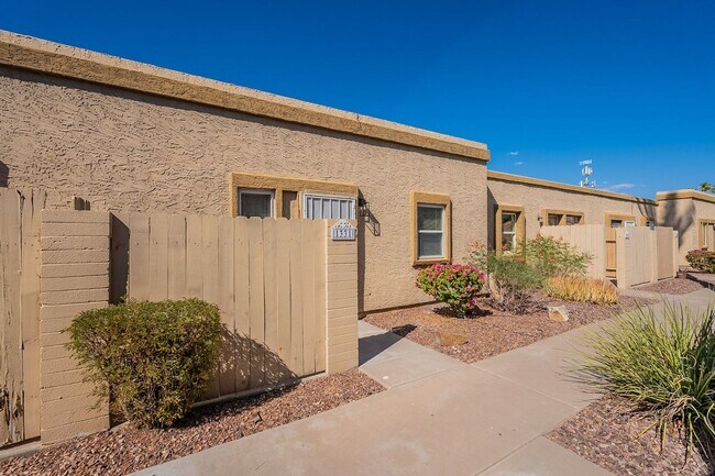 Foto del edificio - Updated townhome near Central Phx/Biltmore!