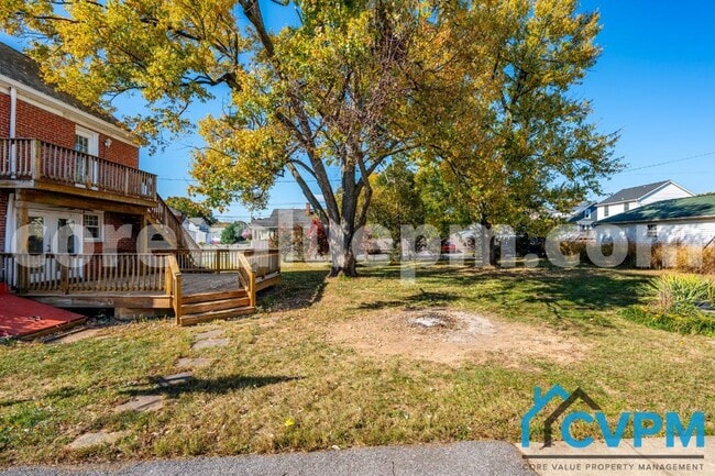 Building Photo - 16 2nd Ave S