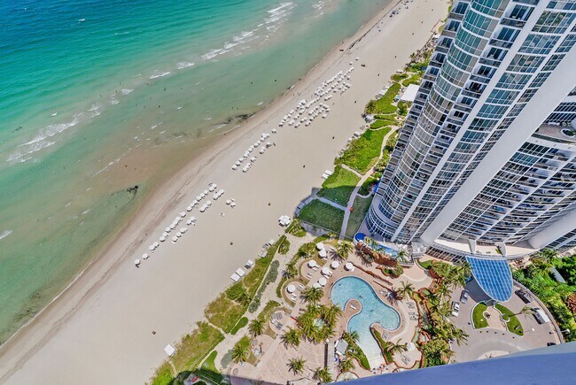 Building Photo - 18201 Collins Ave