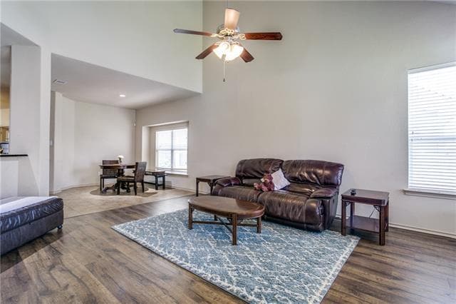 Building Photo - 5032 Holliday Dr