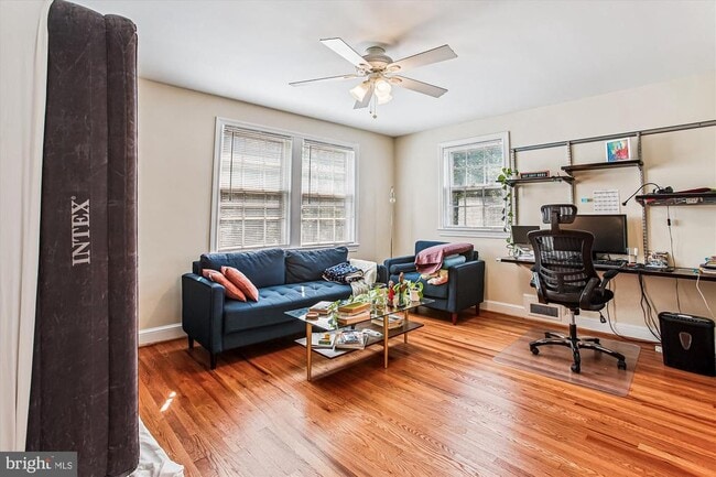 Foto del edificio - 904 N Ivy St