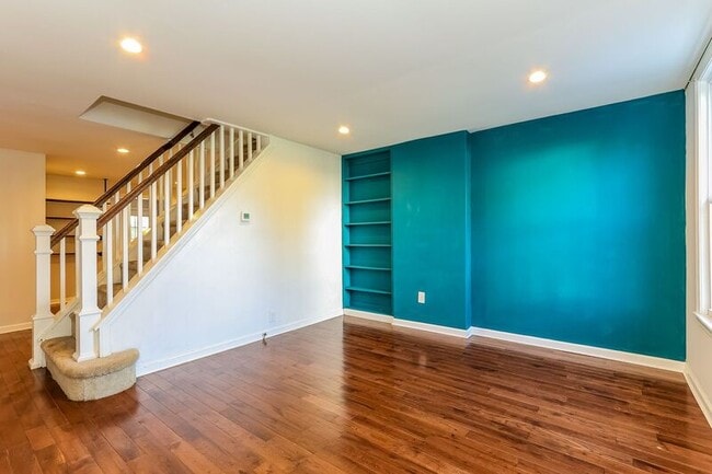 Building Photo - 551 Summit St