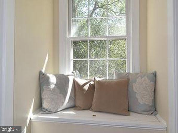 Building Photo - 400 Russell Rd