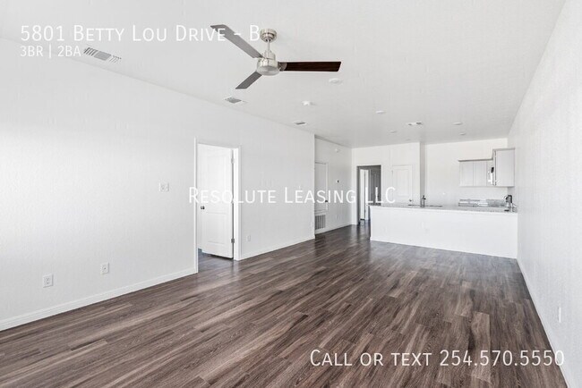 Foto del edificio - 5801 Betty Lou Dr