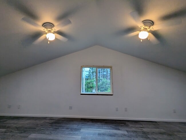 Building Photo - 1002 Pioneer Rd