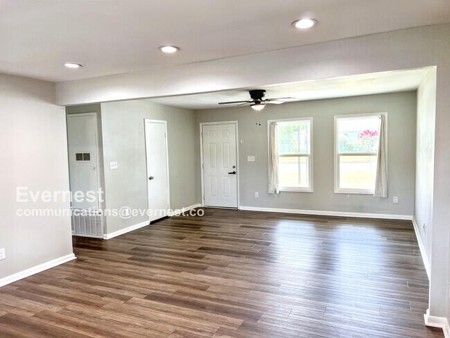 Foto del edificio - 3302 Village Dr SW