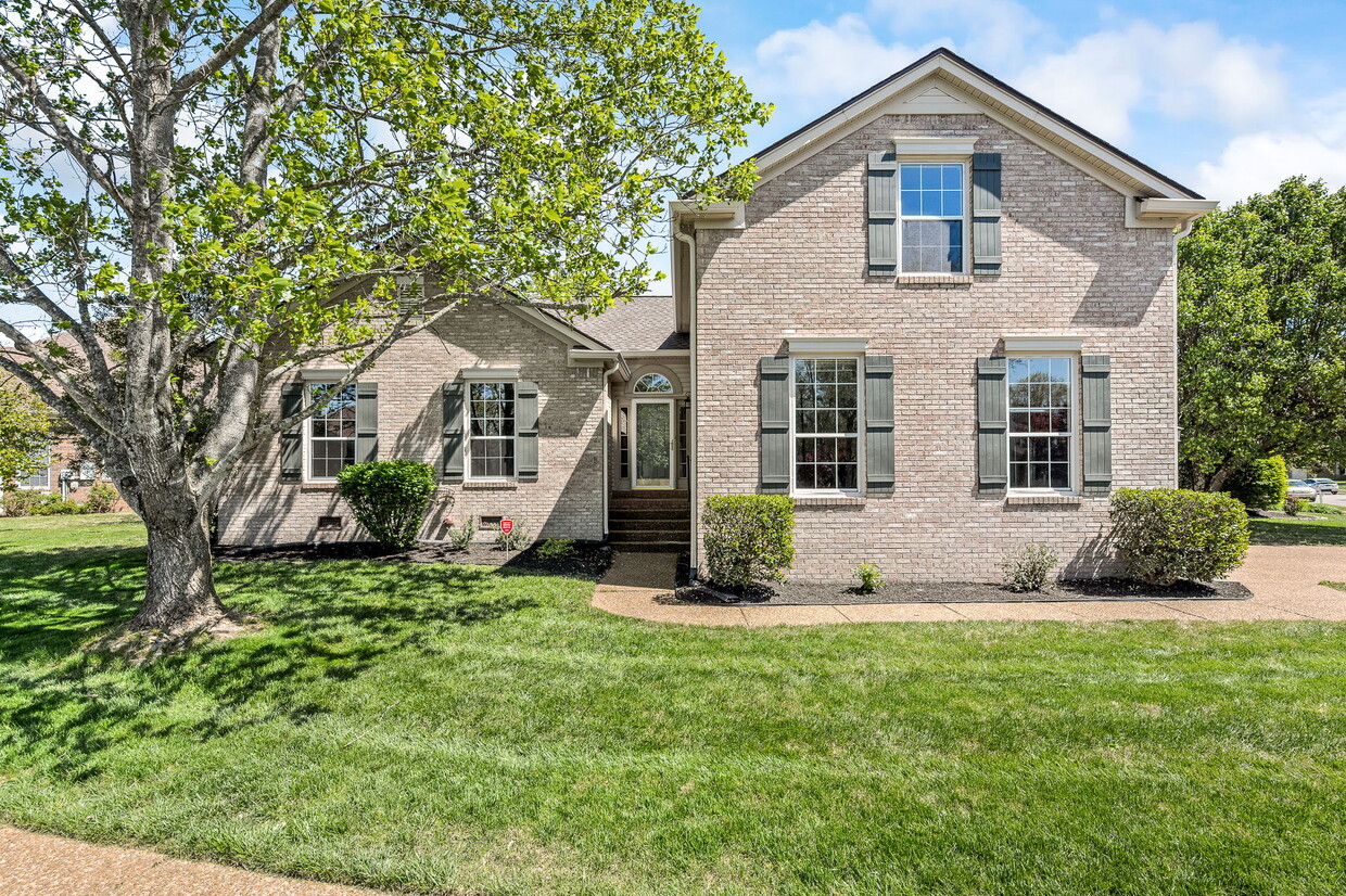 Foto principal - 421 Essex Park Cir