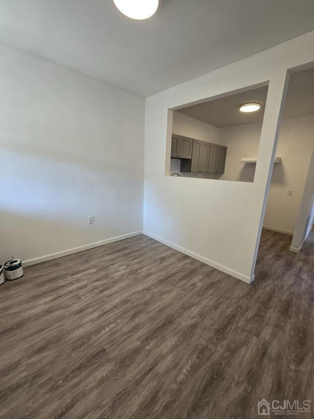 Foto principal - 363 Florida Grove Rd
