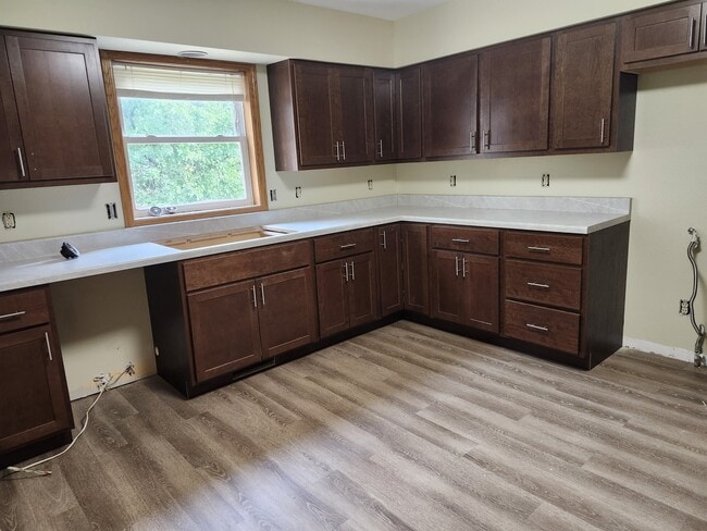 Building Photo - 301 King St