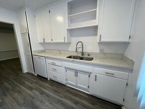 Interior Photo - 7044 Lanewood Ave