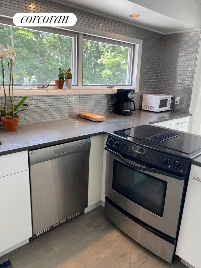 Foto del edificio - 10 Crows Nest Cir