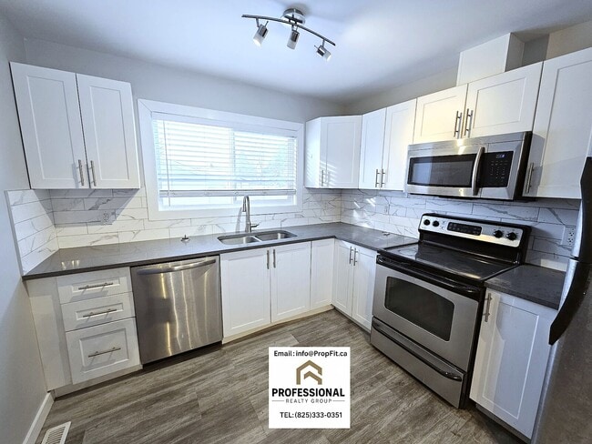 Building Photo - 4308 70 St NW