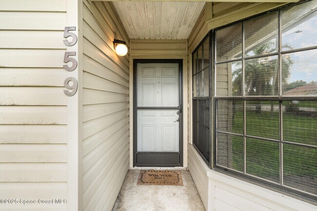 Foto del edificio - 559 Diamond Ave NE