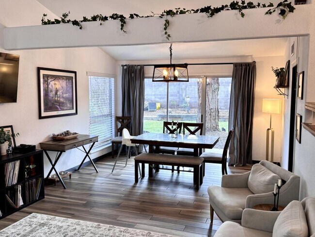 Foto del edificio - 431 Ackerman Ln