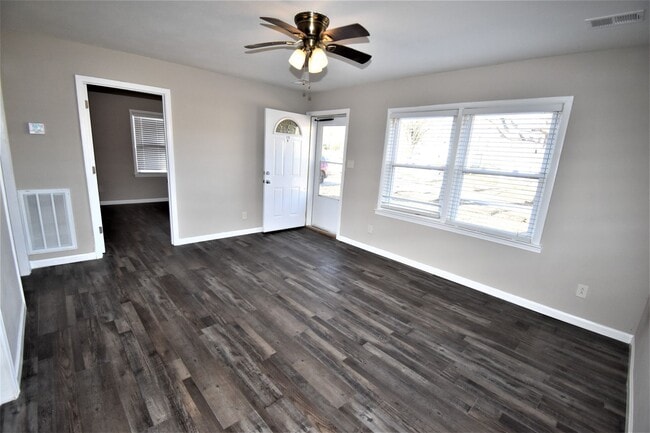 Building Photo - 115 W Fork Dr