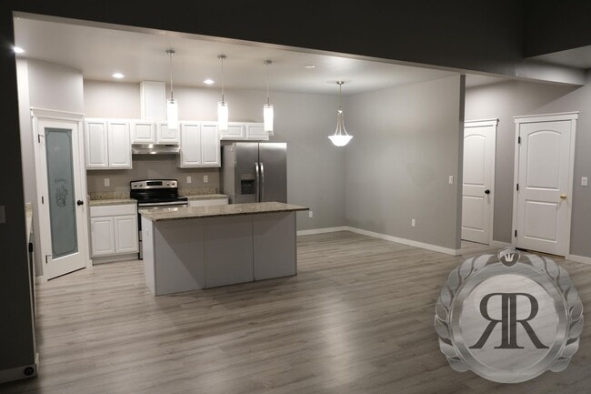 Building Photo - 7411 Saddlebrook Lp